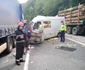 Accident pe DN7 - E81 pe Valea Oltului la Râul Vadului - Vâlcea în urma unei coliziuni între un TIR şi o dubiţă Foto Adevărul