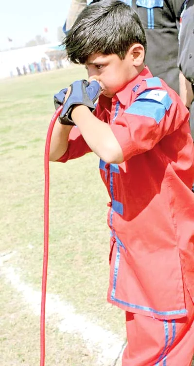 Incredibil: umflă cauciucul în mai puțin de un minut