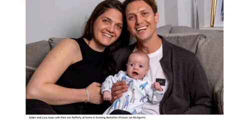 Copilul din Marea Britanie născut de două ori alături de familie Sursă metro co uk