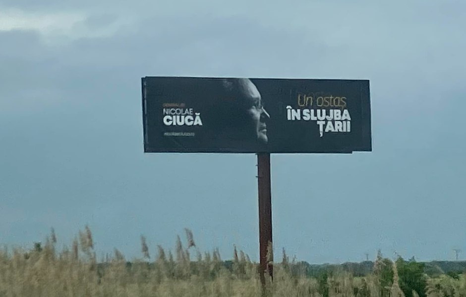 Panourile PNL cu „ostaşul” Ciucă au fost date jos în mai multe judeţe. Ce vor pune liberalii în locul lor