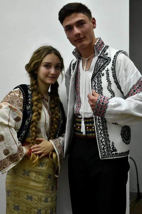 Marian este îndrăgostit de dansuri populare