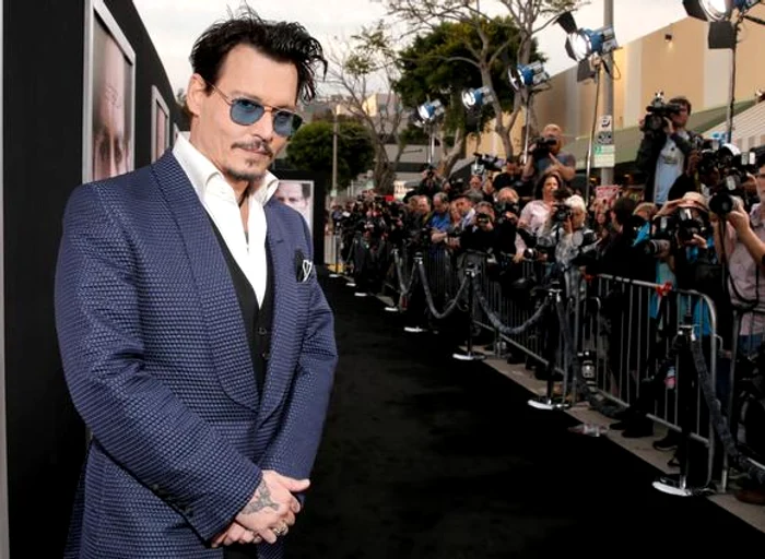 
    Johnny Depp a cântat la chitară într-un concert susţinut de Marilyn MansonFoto: AP  