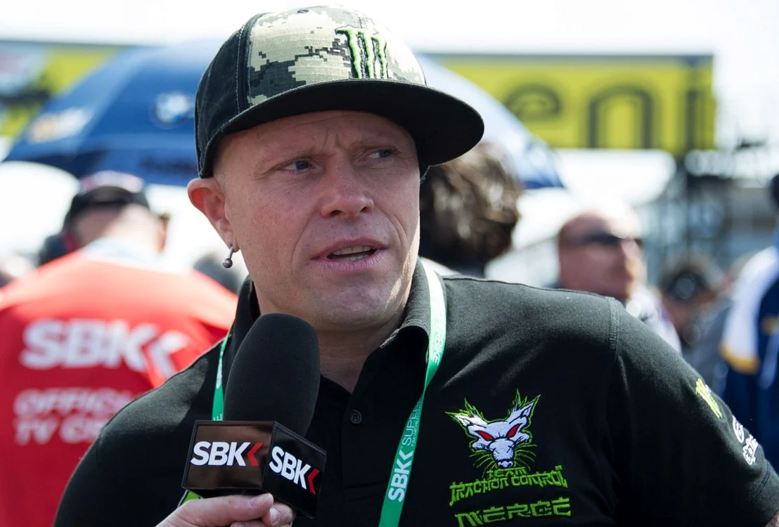 
    Keith Flint este cel cu șosete verzi și bandana portocalieFoto: CHELMSFORD CENTRAL PARKRUN  