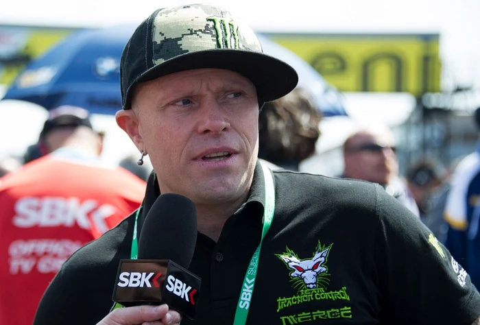 
    Keith Flint este cel cu șosete verzi și bandana portocalieFoto: CHELMSFORD CENTRAL PARKRUN  