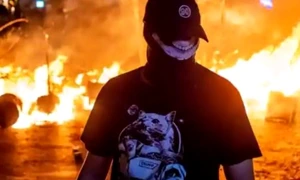 barbat din bucuresti, acuzat de promovarea ideologiei fasciste, antisemite png