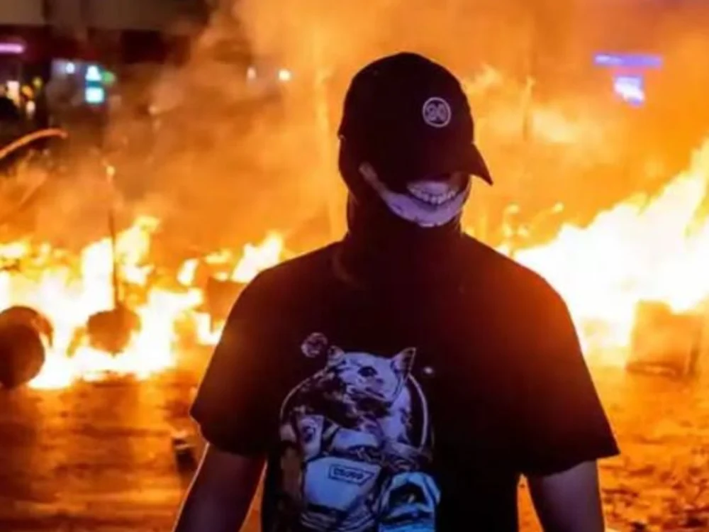 Bărbat din București, reținut în urma unor postări în care promova antisemitismul, ideologia fascistă și ura. Ar fi membru al galeriei CSA Steaua