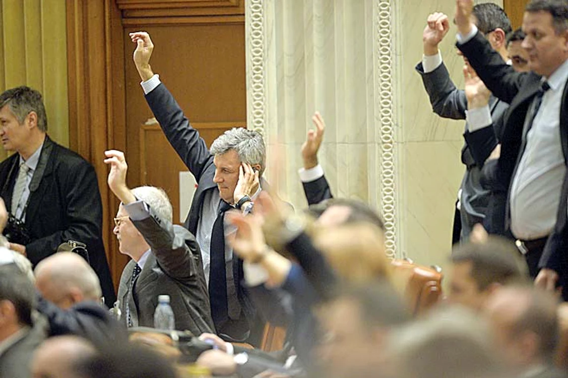 
    Senatorii au respins ordonanţa cu 90 de voturi   