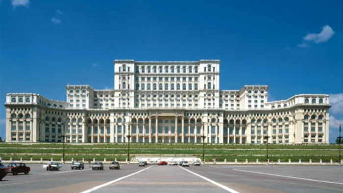 Casa Poporului este una dintre emblemele României dar totodată cel mai controversat imobil din țară