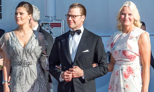 Prințesa Victoria cu Prințul Daniel și Prințesa Mette Marit în 2015   Casa Regală suedeză jpg