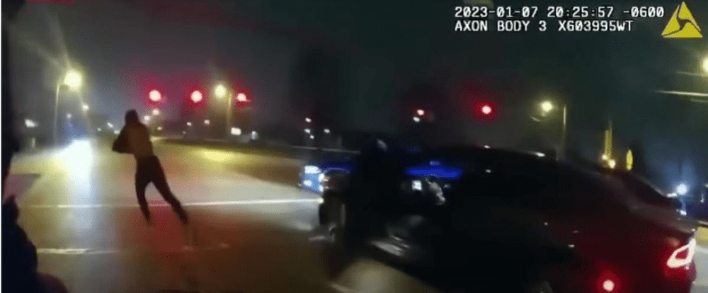 Înregistrarea video a bătăii tânărului afro-american Tyre Nichols de către polițiști, făcută publică. Ce striga băiatul VIDEO 