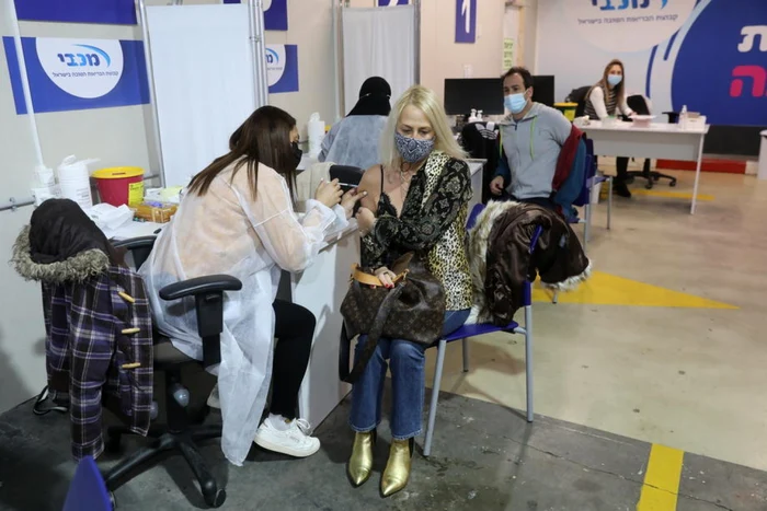 Vaccinare impotriva COVID-19 in Israel / FOTO EPA-EFE