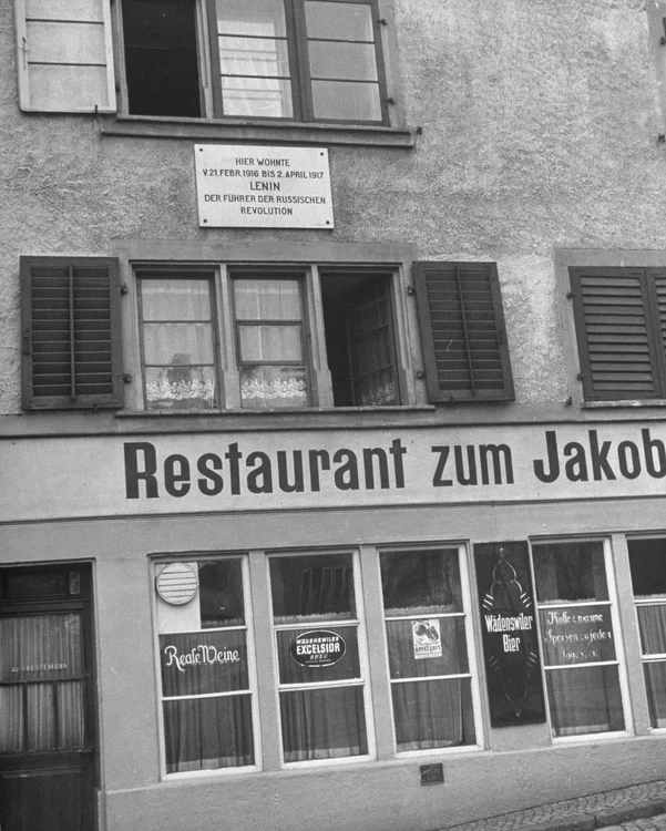 Clădirea din Zurich (pe Spiegelgasse nr. 14) în care a locuit Lenin până la întoarcerea în Rusia,  în aprilie 1917