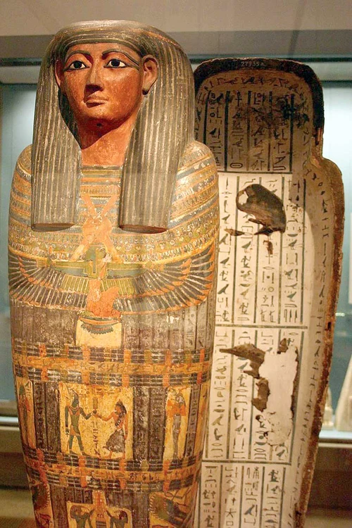 
    Primarul îşi va face apariţia într-un sicriu antic  adus pe scena din piaţeta Cazino Mamaia  