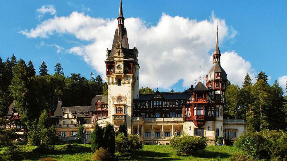 10 august: ziua în care a fost pusă piatra de temelie a Castelului Peleș din Sinaia, iar Marele Imperiul Otoman dispare