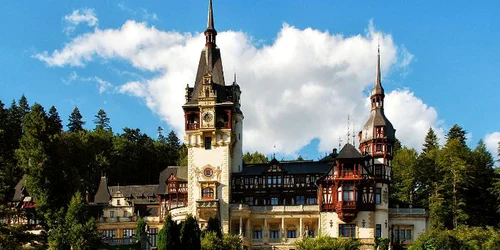 Castelul Peleș și a redeschis porțile jpeg