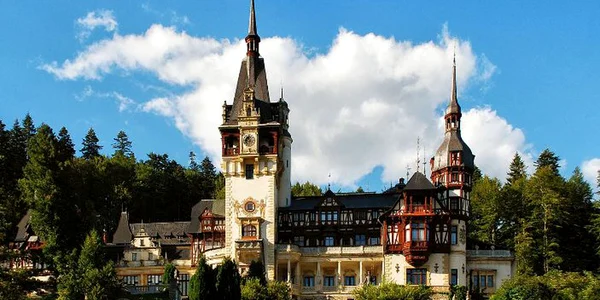 Castelul Peleș și a redeschis porțile jpeg