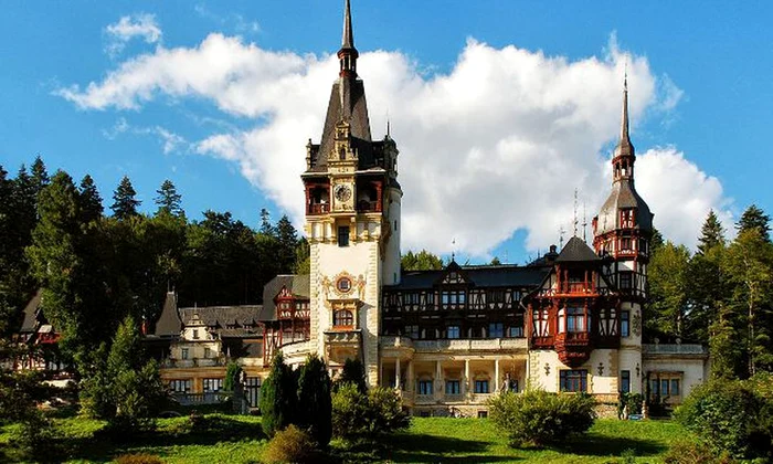 Castelul Peleș și a redeschis porțile jpeg