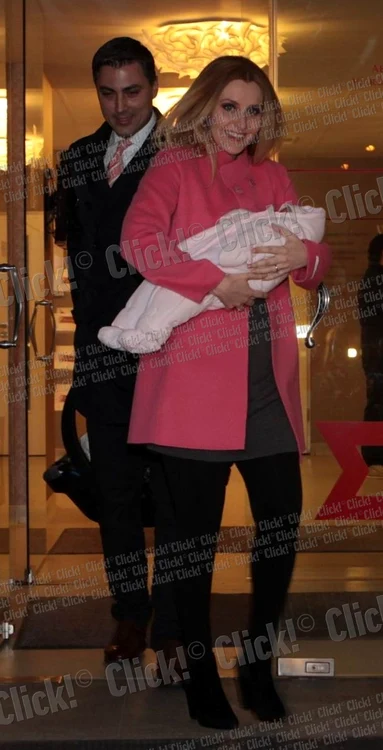 Alina Sorescu şi fetiţa ei