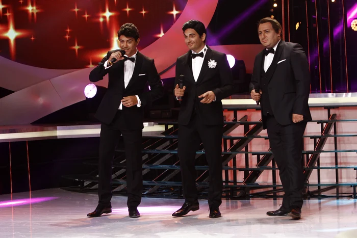 
    Chef-ii de la “Hell’s Kitchen” cântă la “Te cunosc de undeva!”Foto: Antena 1  