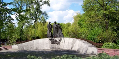 monumet din katowice masacrul de la katyn