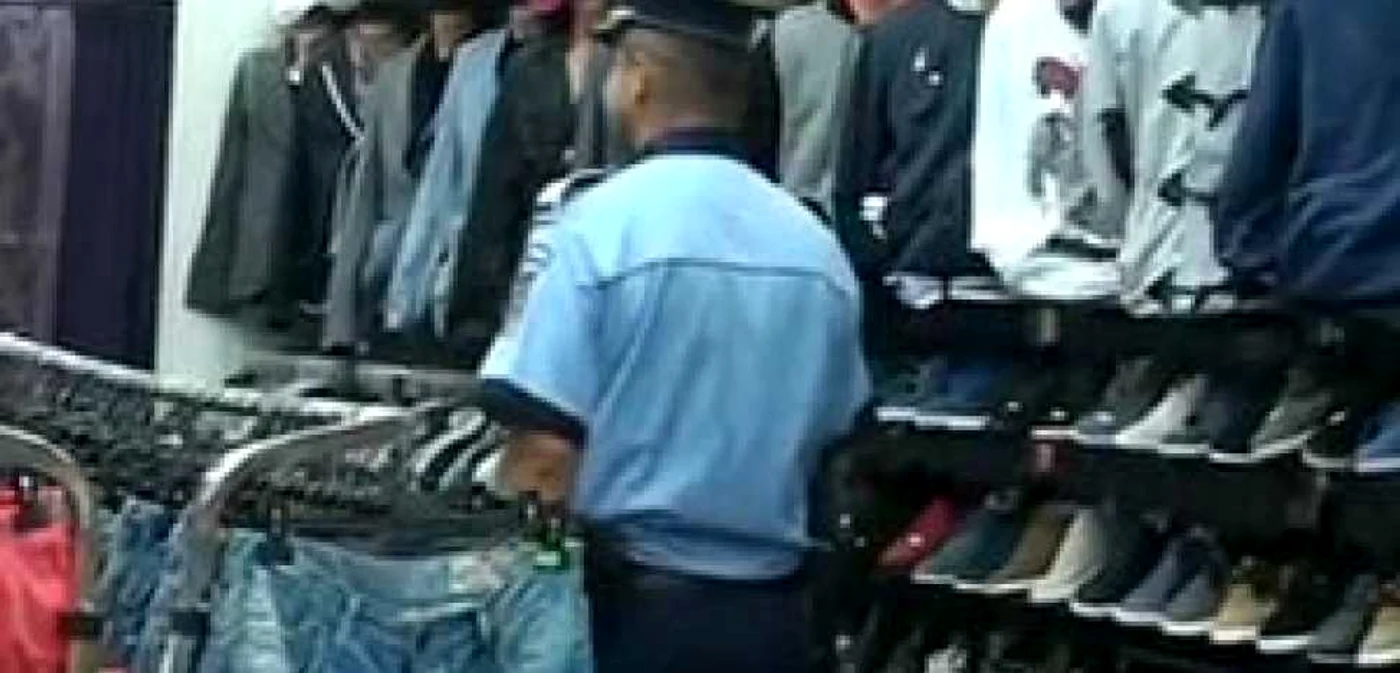 Poliţiştii au verificat mai mulţi pieţari