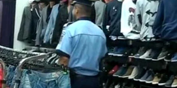 Poliţiştii au verificat mai mulţi pieţari