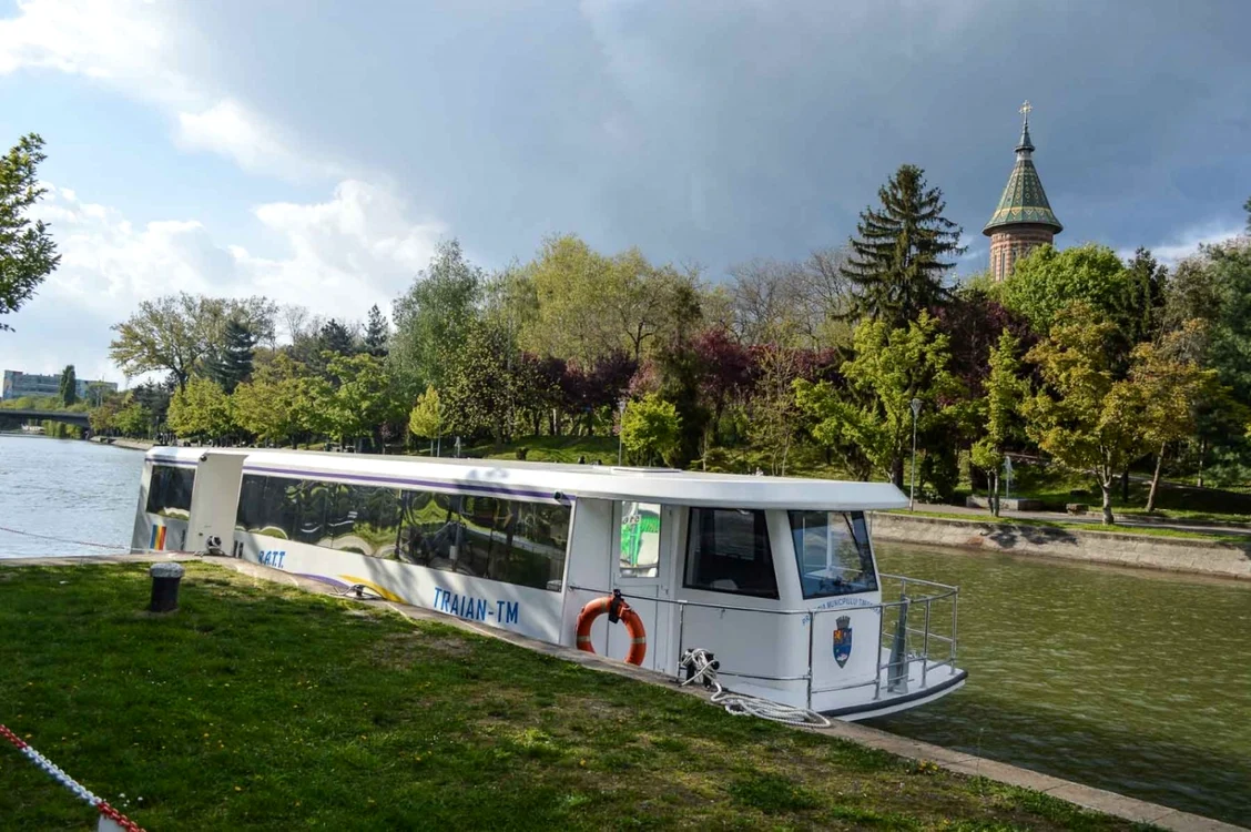 Unul din vapoarele cumpărate de Primăria Timişoarra