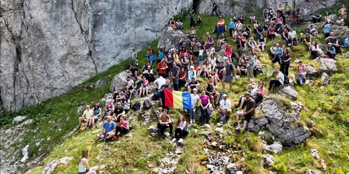 Hiking comunitar al celor de la HaiHui în doi în 2025 Captură video HaiHui în doi jpg