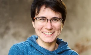 „Încă nu sîntem foarte conștienți că trăim în comunitate“ – interviu cu Lavinia BRANIȘTE jpeg
