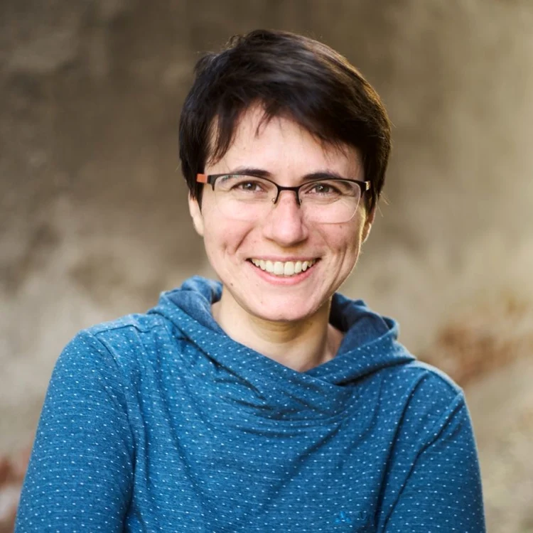 „Încă nu sîntem foarte conștienți că trăim în comunitate“ – interviu cu Lavinia BRANIȘTE jpeg