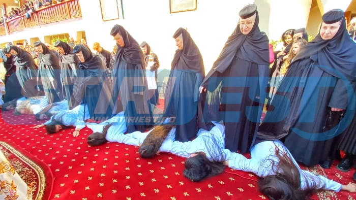 Ritual de tundere la mănăstire FOTO: stiriest