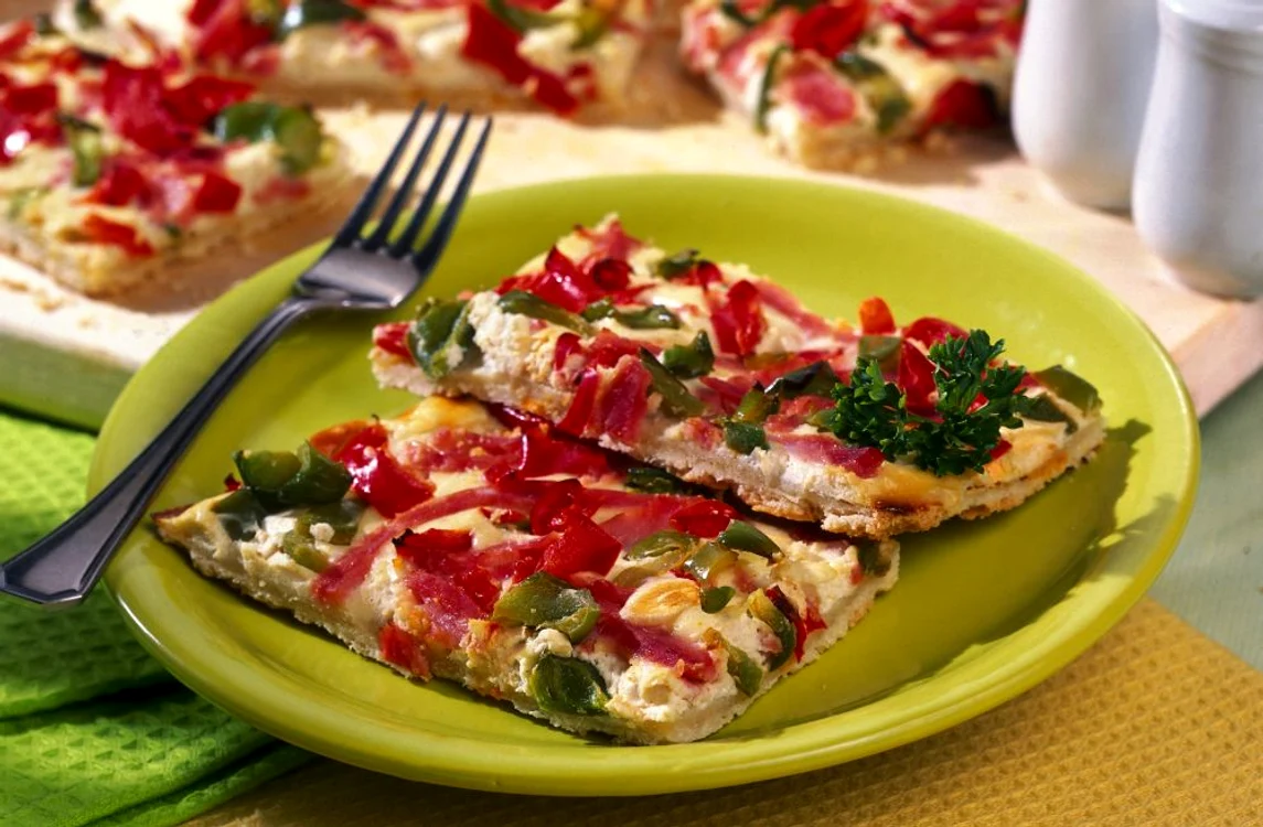 pizza cu ardei gras jpeg