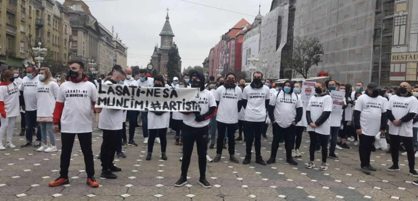 Angajaţii din industria HORECA au ieşit în stradă la Timişoara FOTO Both