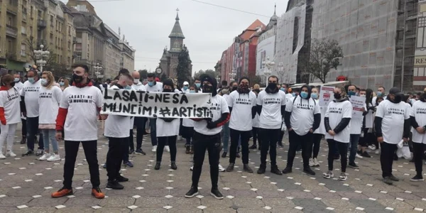 Angajaţii din industria HORECA au ieşit în stradă la Timişoara FOTO Both