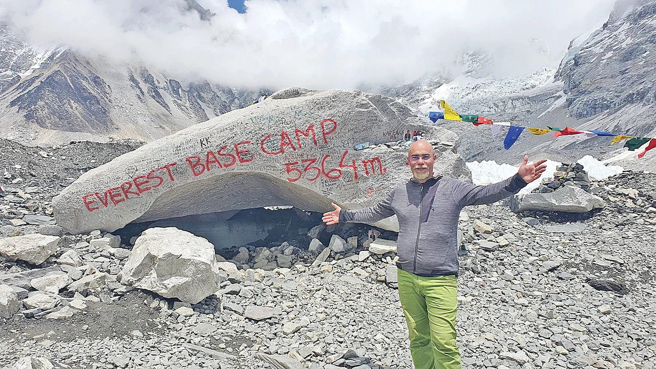 Pentru a cânta pe Everest a urcat  la peste 5.000 de metri altitudine 