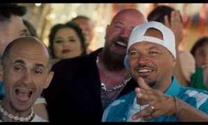 Și pentru că i-a plăcut atât de mult rolul său, Puya nu avea cum să nu scoată și o piesă care să aibă legătură cu filmul