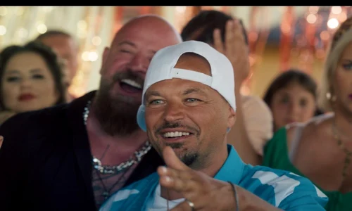 Și pentru că i-a plăcut atât de mult rolul său, Puya nu avea cum să nu scoată și o piesă care să aibă legătură cu filmul