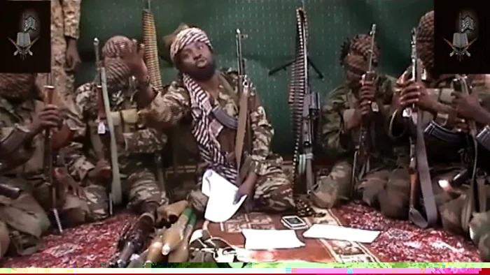 Liderul Boko Haram, Abubakar Shekau, în centrul fotografiei. FOTO: Nigerian Monitor