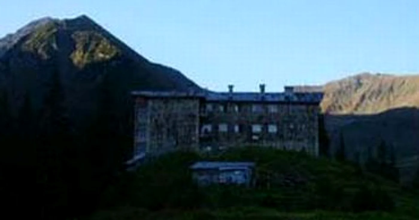 15 dintre turiştii blocaţi în Munţii Făgăraşului au fost salvaţi. Operaţiunea continuă