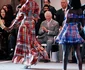 Regele Charles la o prezentare de modă la London Fashion Week în aceeași zi în care fratele său a fost arestat. FOTO: Casa Regală