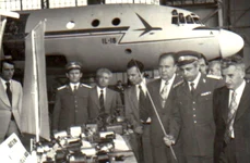 Nicolae Ceauşescu, în vizită la întreprinderea de avioane din Capitală (©  „Fototeca online a comunismului românesc”, cota: 73/1979)