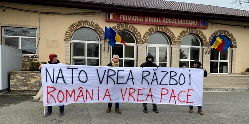protest baza militara kogălniceanu pacifiști jpg