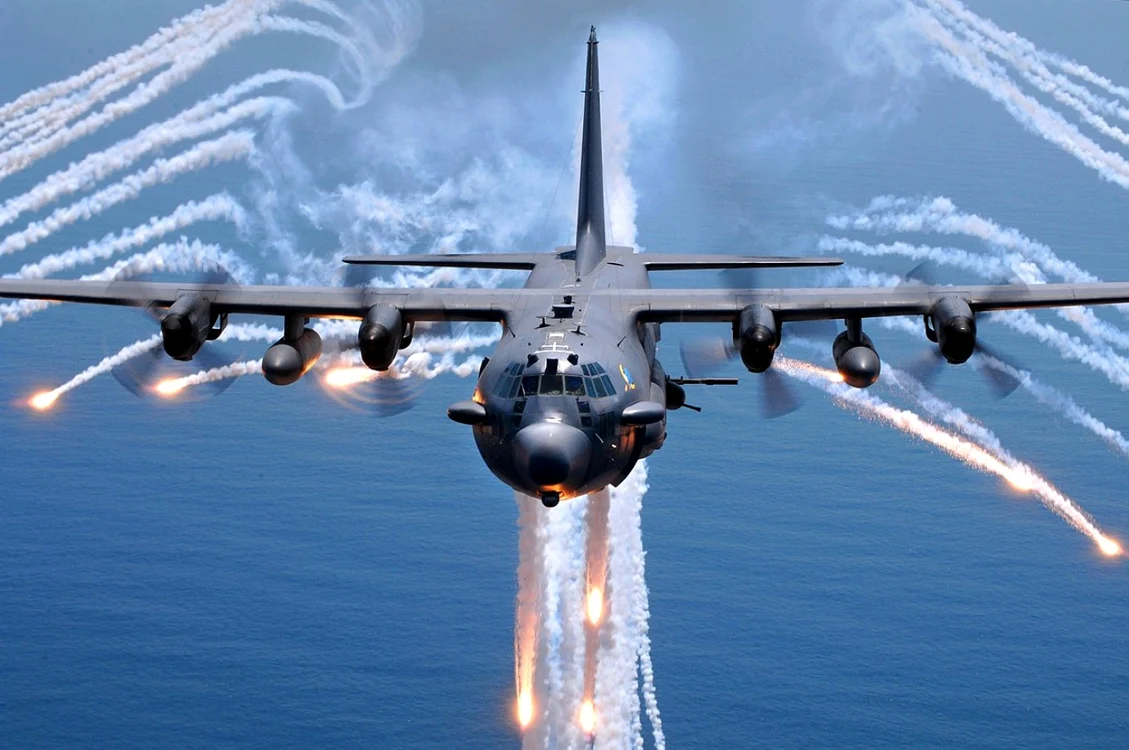 Avion AC-130 H FOTO US Air Force via Wikipedia