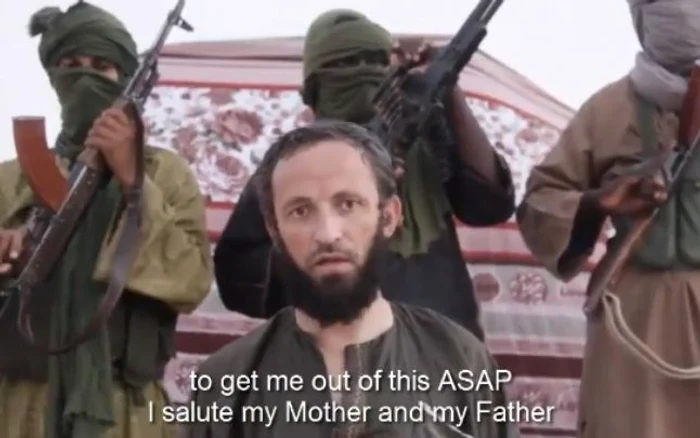 
    Iulian Gherguţ, românul răpit în luna aprilie de o grupare jihadistă în Burkina Faso, a transmis un mesaj familiei şi autorităţilor românefoto: captură video  