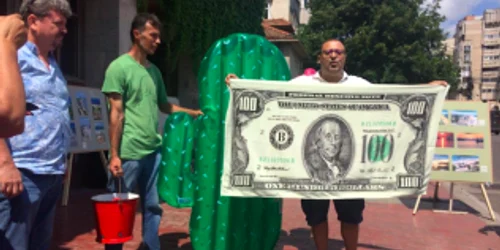 Protestul „Vrem plaje fără şezlonguri pe litoral“ la Apele Române Foto S.I.