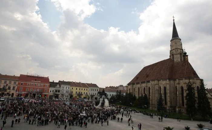 
    Complexul statuar Matia Corvin şi Biserica Sf. Mihail sunt două dintre simbolurile Clujului  
