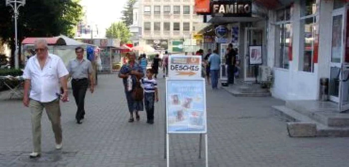 Piteşti: Slalom pe stradă printre panouri publicitare