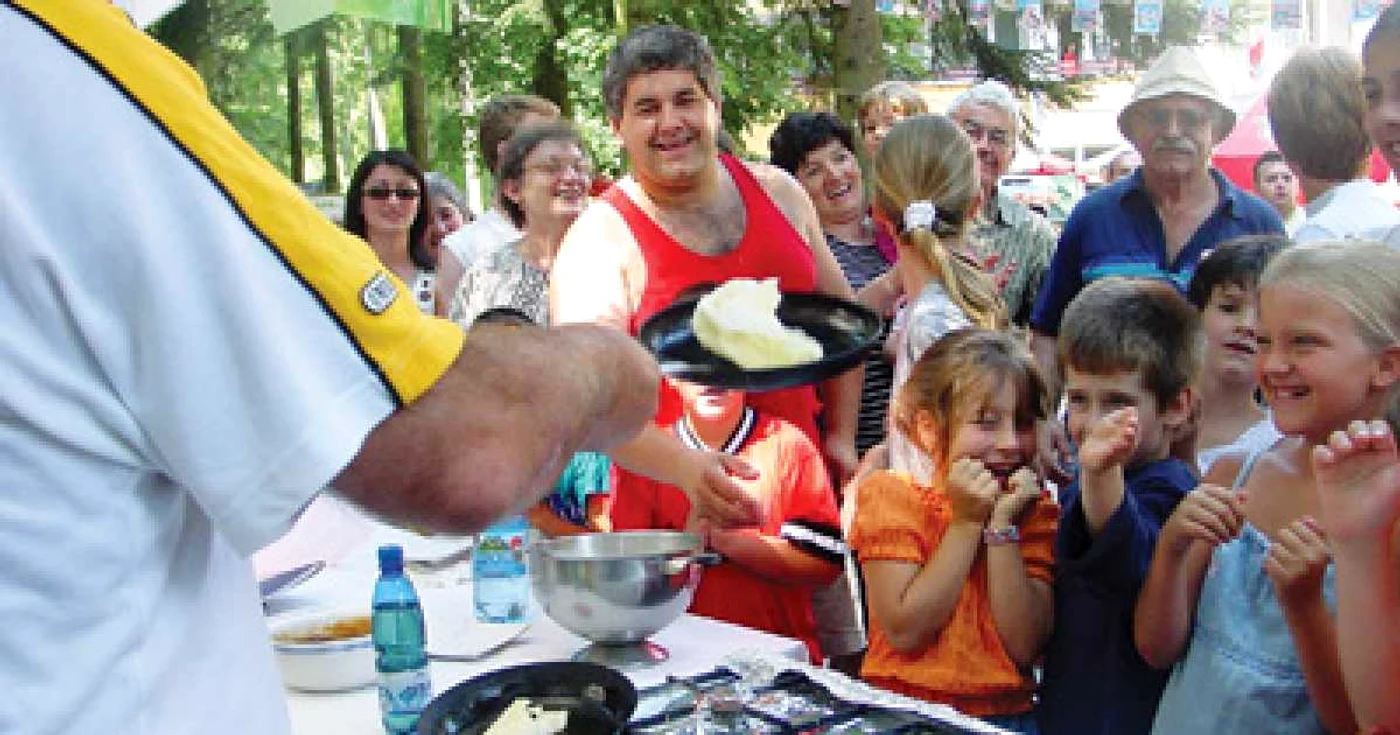 Arad: Pregătiri pentru cele mai bune clătite fripte la Moneasa