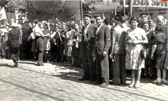 IICCR C022 Stoica and Apostol greeting Red Army jpg