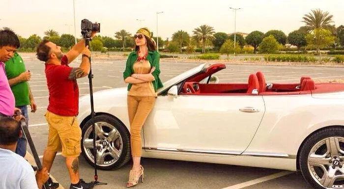 În trecut, Moni câştiga bani frumoşi din şedinte foto